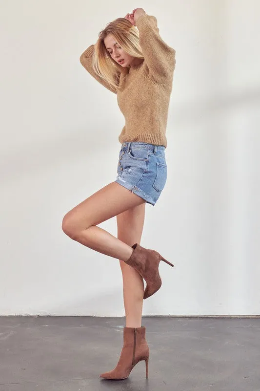 DISTRESSED 5-BUTTON DENIM SHORTS (LT. WASH)